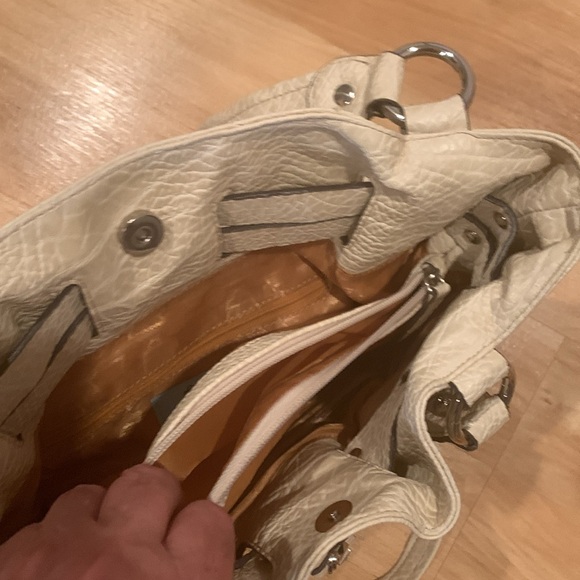 Cream Color hand/shoulder handbag - Picture 5 of 12